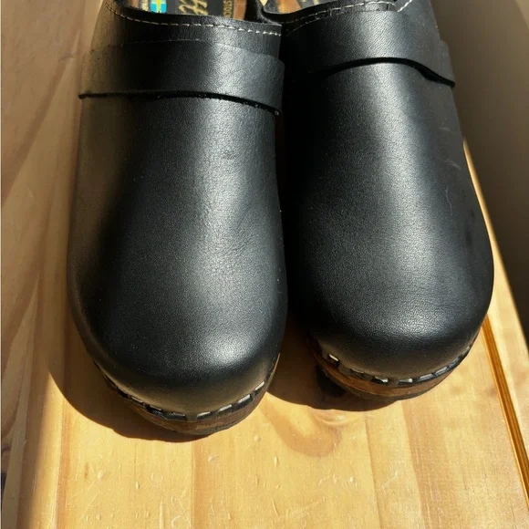 Lotta From Stockholm Black Leather Clogs with Brown Wooden Base - Picture 2 of 4